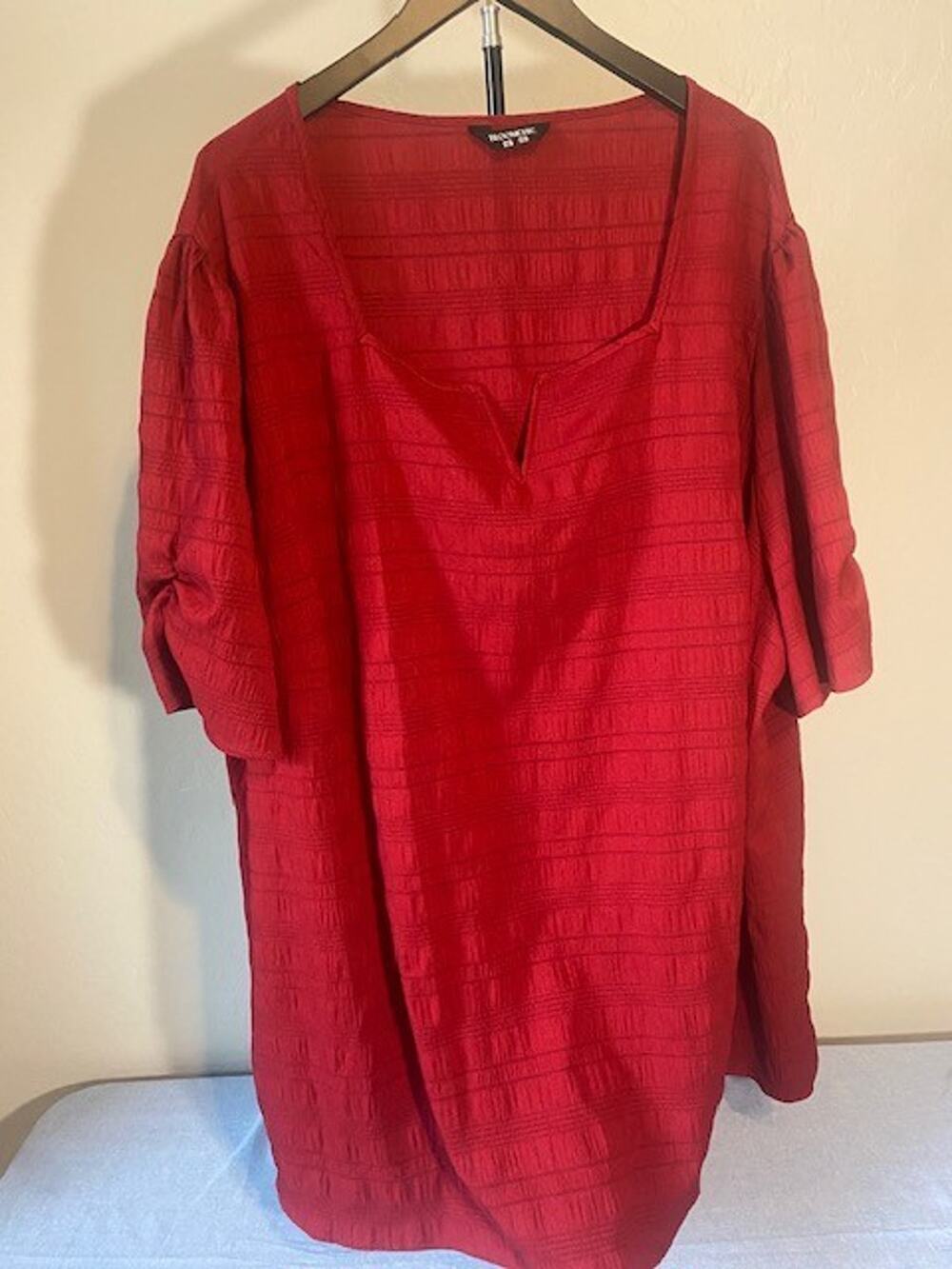 BloomChic Women's Plus Size 28 Red Textured Split Neck Short Sleeve Blouse Top